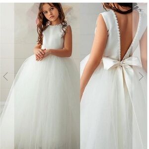 NWT V-back ivory flower girl dress, size 7